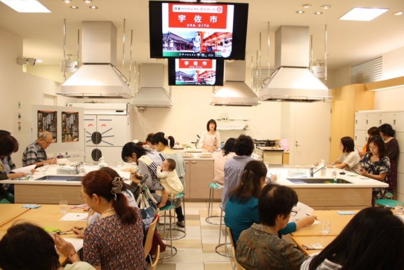 博多阪急うまか研究所の会場（満員）
